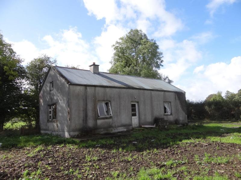 This cottage is going under the hammer
