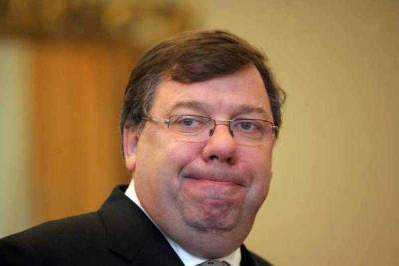 Sick reaction as former Taoiseach Brian Cowen takes ill at golf event