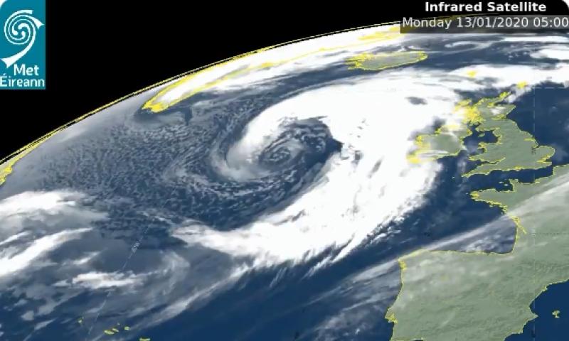 Motorists warned to take 'extreme care' as Storm Brendan hits Ireland