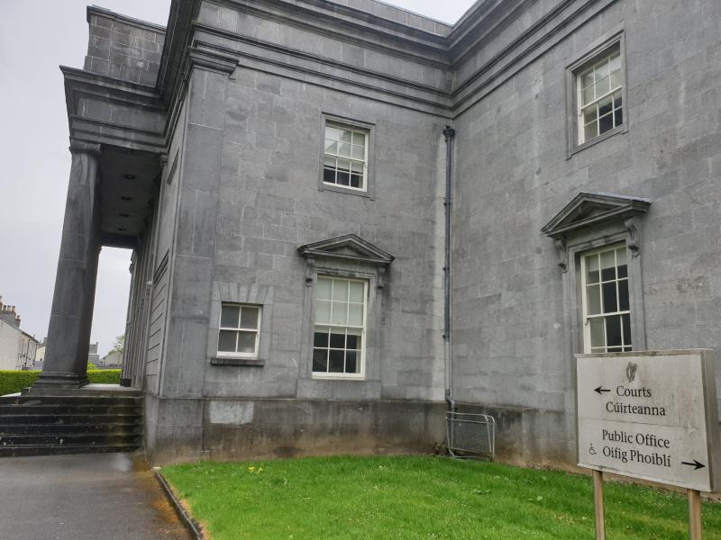 Woman who stole bank cards also had counterfeit €10 notes