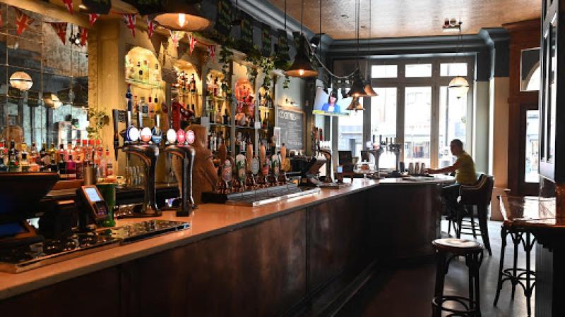 Offaly TD says government must re-open indoor hospitality 