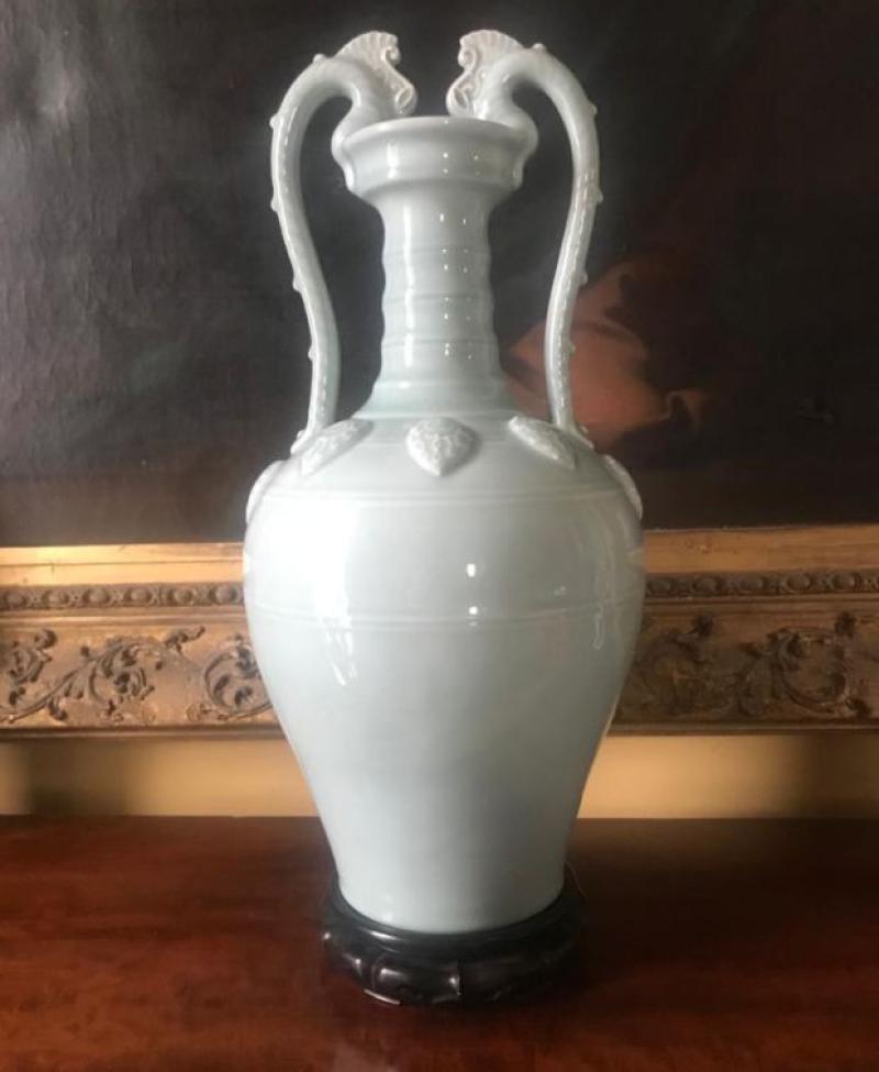 Qing Dynasty Chinese vase sells for truly staggering amount at auction in the Midlands&nbsp;