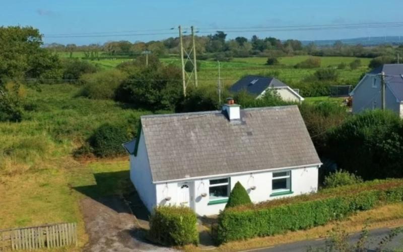 PROPERTY WATCH: 'Characterful and cosy' three-bedroom Kerry cottage for less than €100k 
