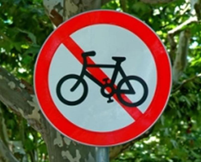 Offaly councillors highlight dangers of cycling on footpaths 