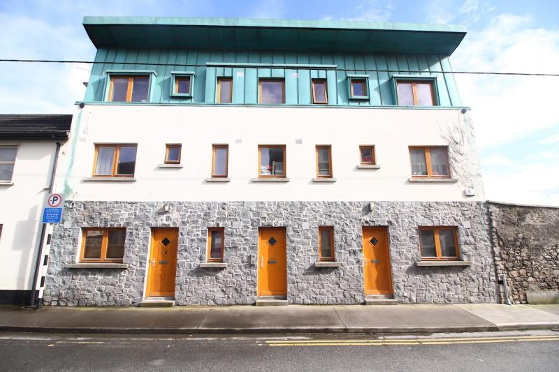 Apartment in Tullamore sells for way above estimate after bidding war at auction