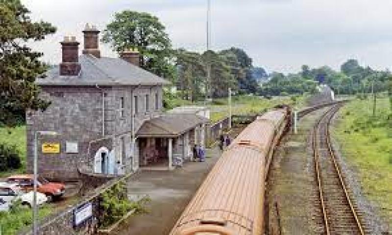 Iarnrod Eireann apologises to passengers left stranded at Offaly  station