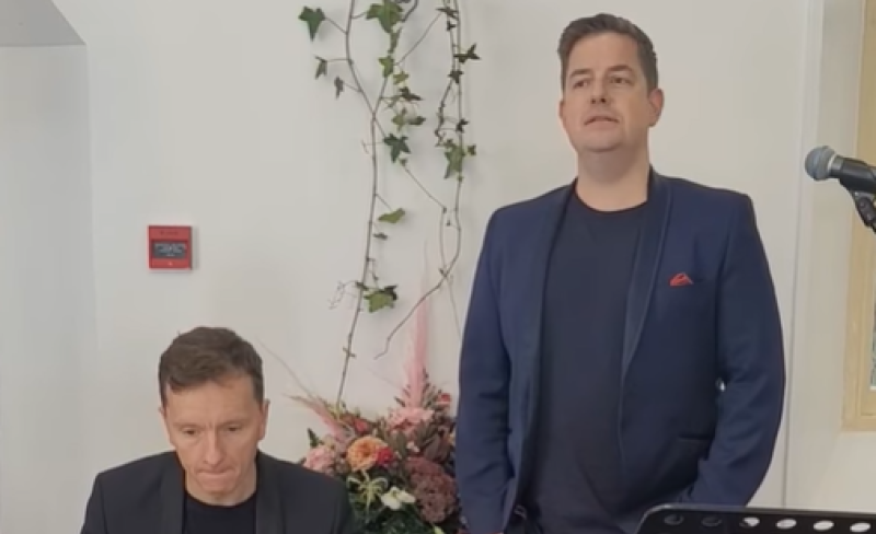 WATCH: Offaly's Simon Casey stuns wedding ceremony with rendition of Elvis classic 