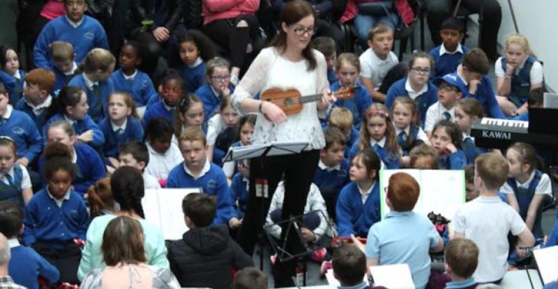 We love this! Ukulele Céilí is the new big music craze in Offaly 