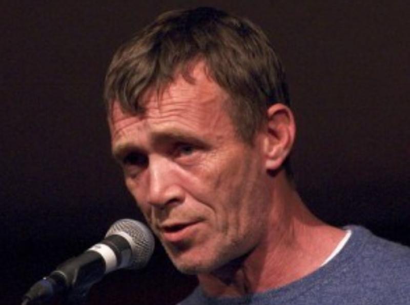 A Birr traveller who's famous for his singing voice