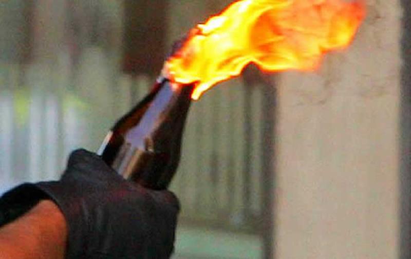 Gardaí investigating after petrol bomb thrown at Offaly house
