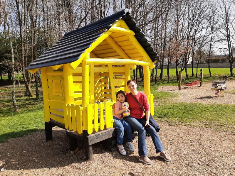Ukrainian refugees Tetiana and Yana in Offaly