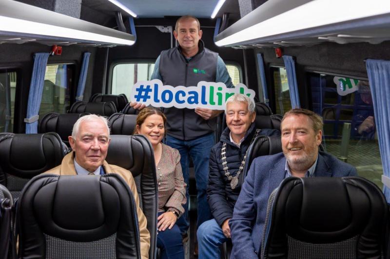 840 Bus at Tullamore Train Station featured left to right – Cllr Tony McCormack, Frances Byrne -TFI Local Link Laois Offaly, Cllr Declan Harvey - Cathoirleach, Declan Kirrane - TFI Local Link Laois Of