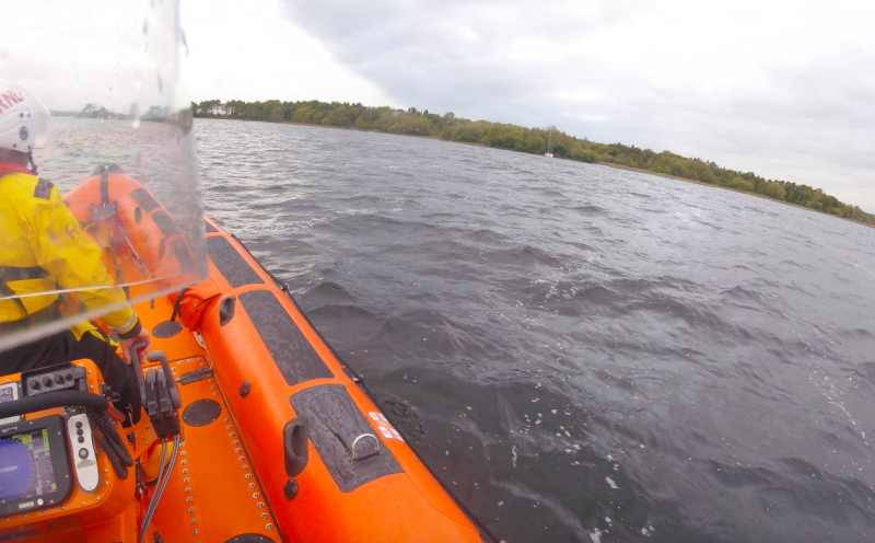 Lough Derg RNLI assists a lone sailor on yacht aground at Bonaveen Point