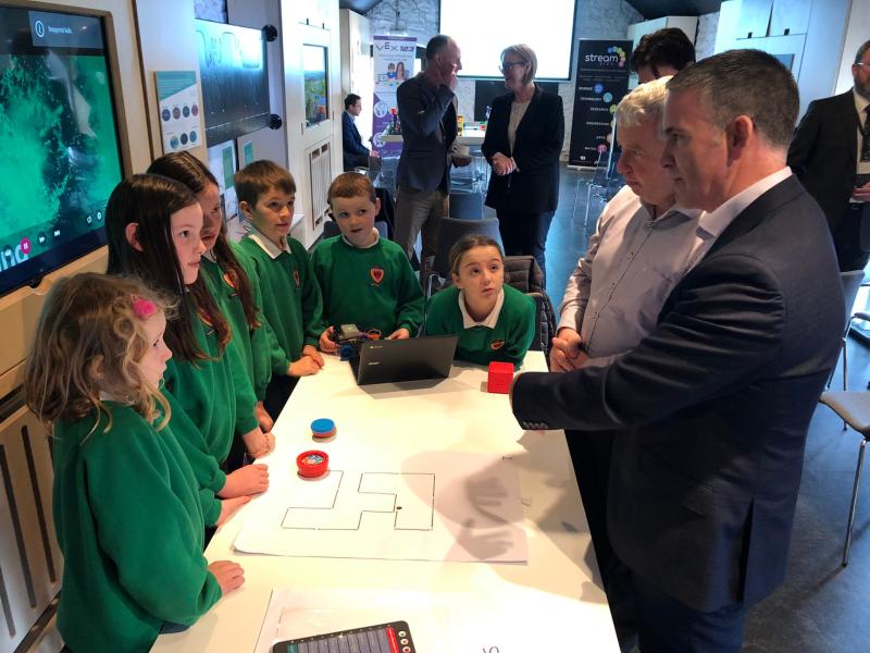 Young Gaelscoil pupils impress Minister on visit to Offaly