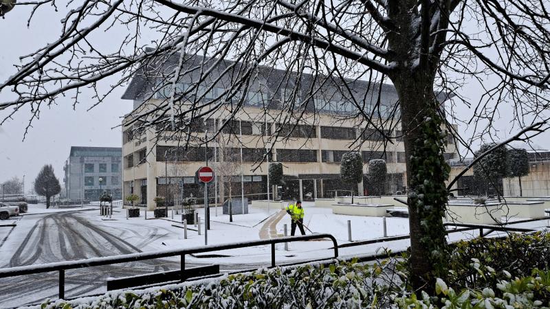 'Question mark over schools opening' - Latest on impact of Status Orange Snow Warning as accumulations of snow expected