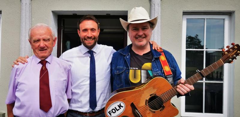 Birr’s beloved Mundy bringing his cracking show to County Arms Hotel