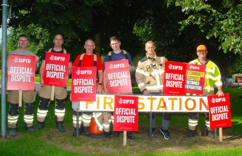 Strong support in Roscrea for striking local Firefighters 