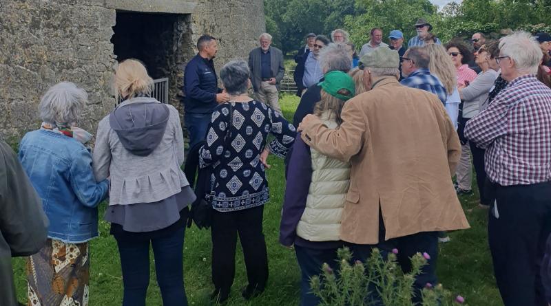 Large number ofIrish Kennedy Clan gather in North Tipperary