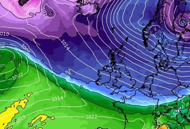 Met Éireann latest: Ireland to be lashed with wind before Christmas as snow threat looms