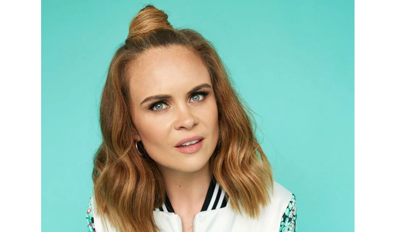 Fans call for Joanne McNally to 'pair up' with Alan Carr as they discuss conspiracy theories
