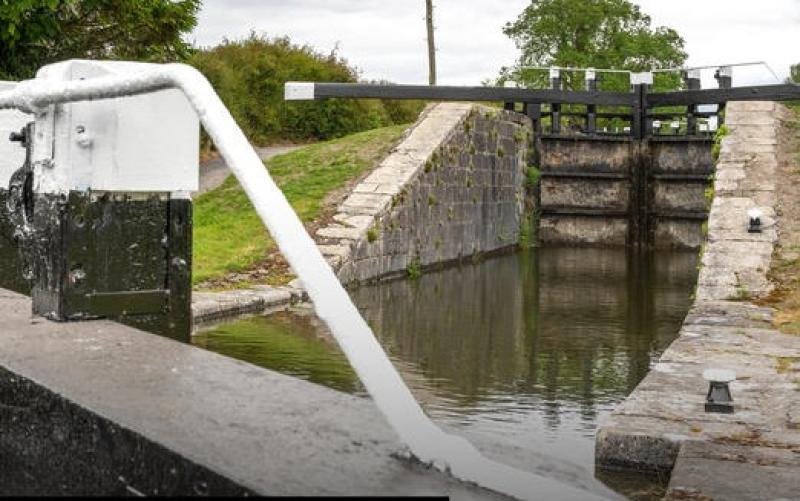 Warning over 'hidden dangers' as Offaly teens swim in canals in hot weather