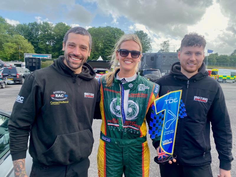 Dominant weekend for Nicole Drought at Lydden Hill circuit in England