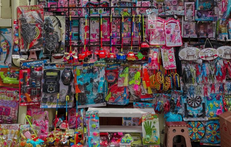 Irish parents hit with Christmas shopping warning amid hidden dangers in shops