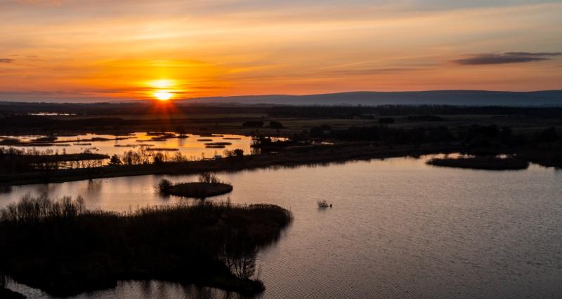 Stunning picture captures glorious winter sunrise at iconic spot in Offaly