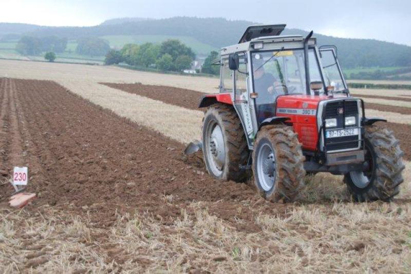 South Offaly Ploughing host table quiz far charity ahead of annual ploughing match
