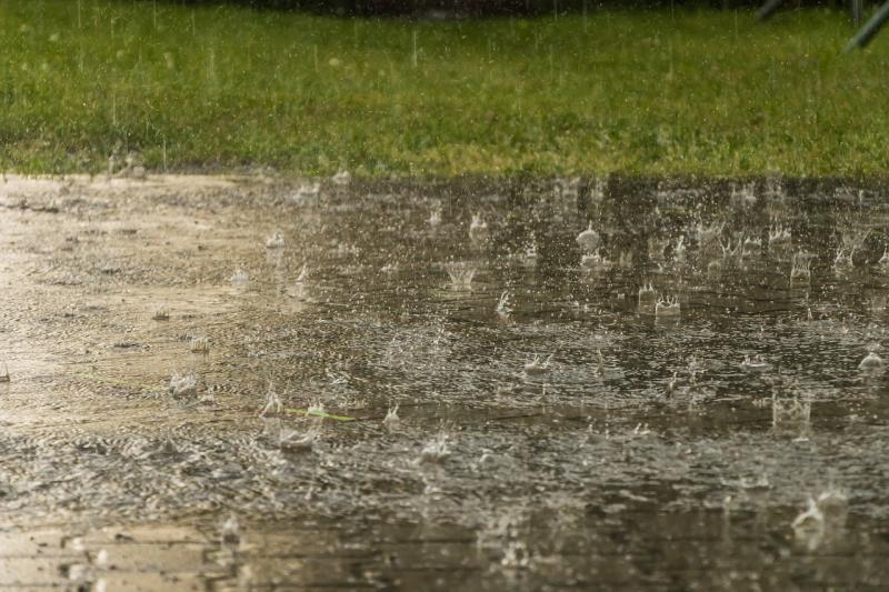 LIVE: Met Éireann urges caution this weekend as weather warning is issued for Offaly