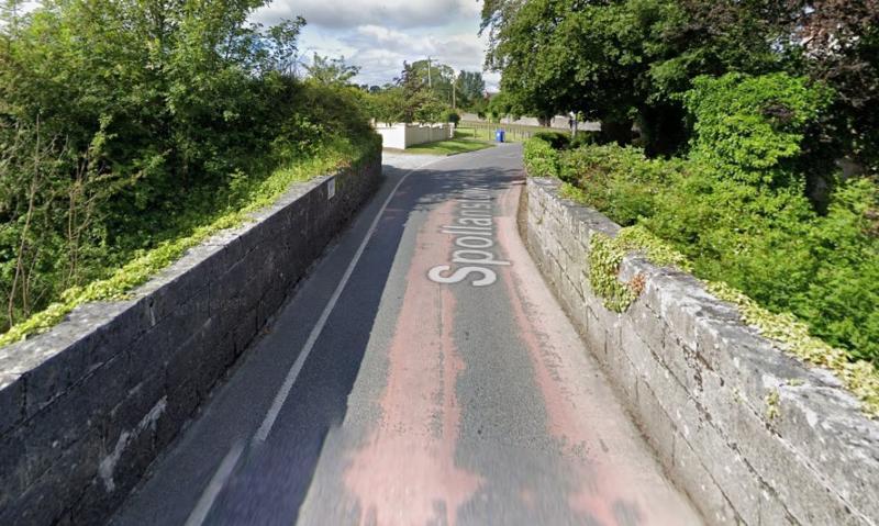 The bridge at Spllenstown is extremely narrow and has no footpath