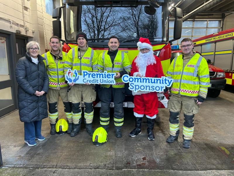 Santa visits Roscrea's schools with local Firemen