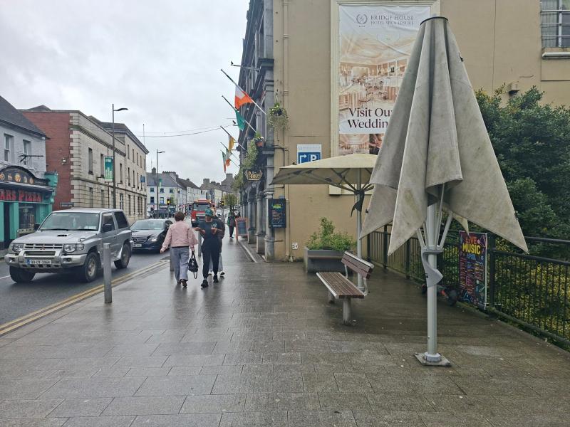 'Very unsightly': calls made for gazebos in Tullamore Town Centre to be cleaned