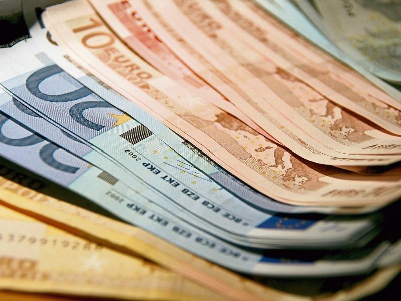 Lucky duo scoop local €12,000 lotto jackpot in draw in Offaly