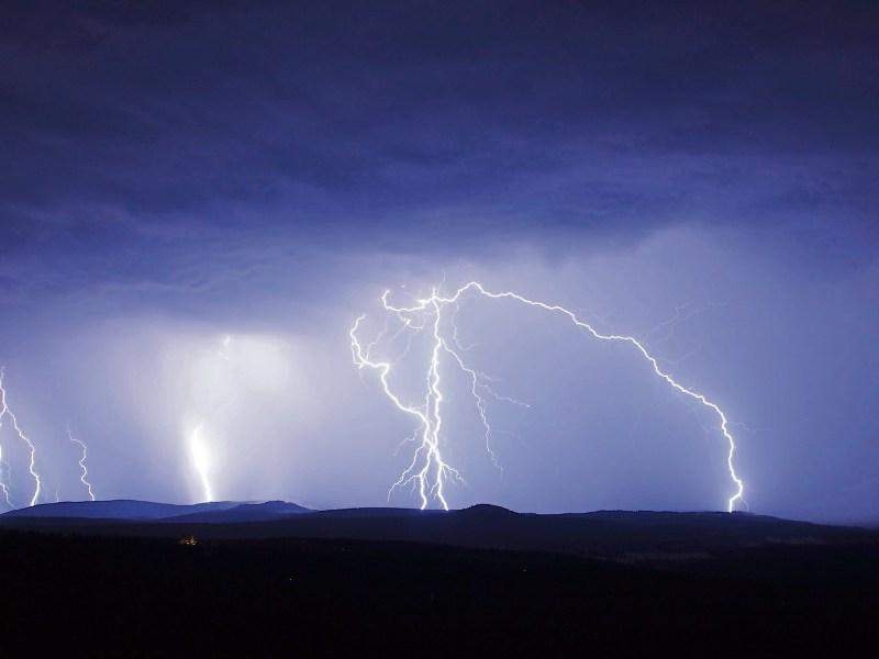 Met Eireann issues updated Weather Warnings with thunderstorms set to last overnight