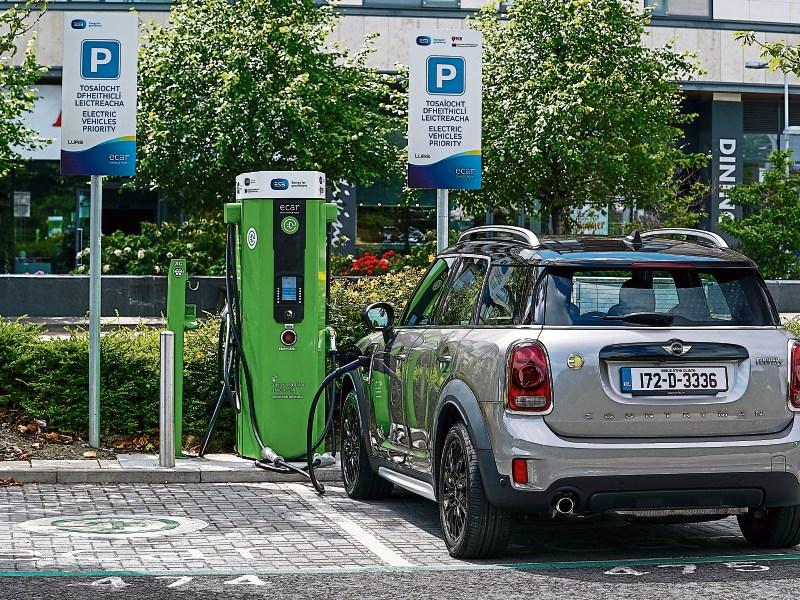 RENUA leader and Offaly councillor slams government over electric car charging points 