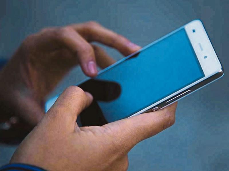 Gardaí issue warning over text, invoice and loan scams 