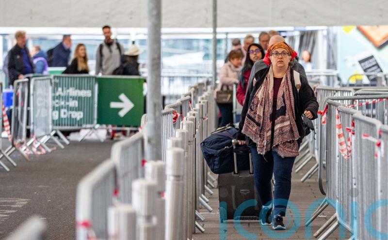 Dublin Airport says queues moving ‘smoothly’ amid busy morning