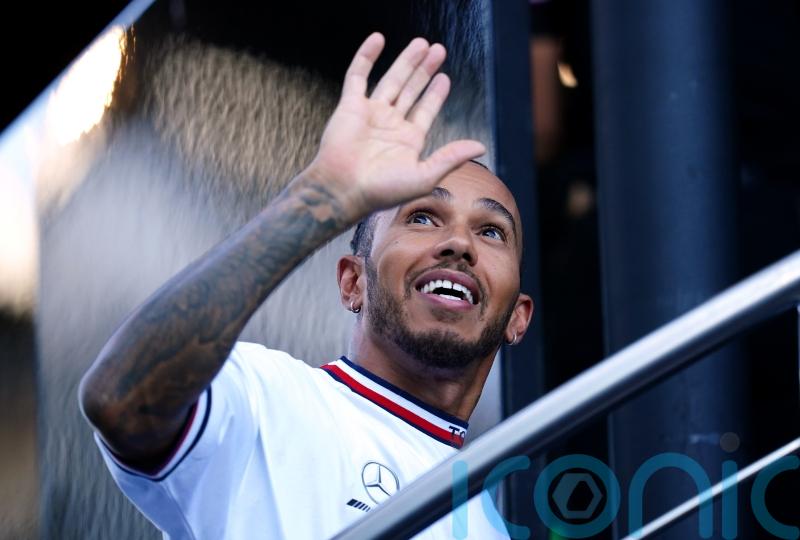 Lewis Hamilton considers cockpit distractions due to overtaking issues at Monza