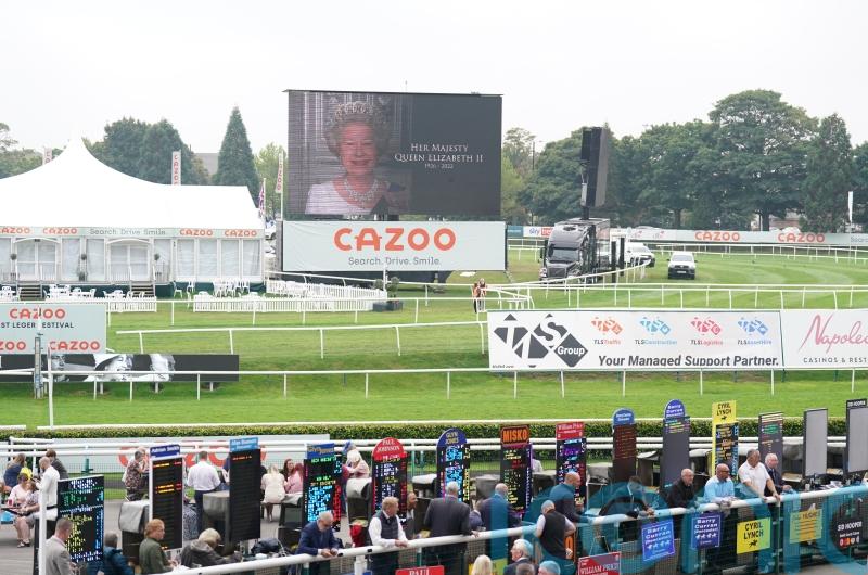 Racing pays its respects to the Queen at Doncaster