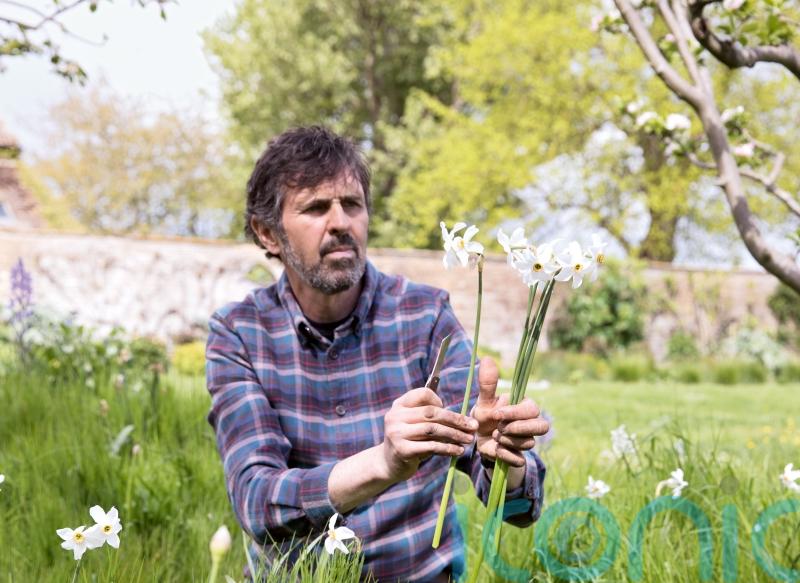 Gardeners’ World presenter Adam Frost shares 5 top spring bulbs