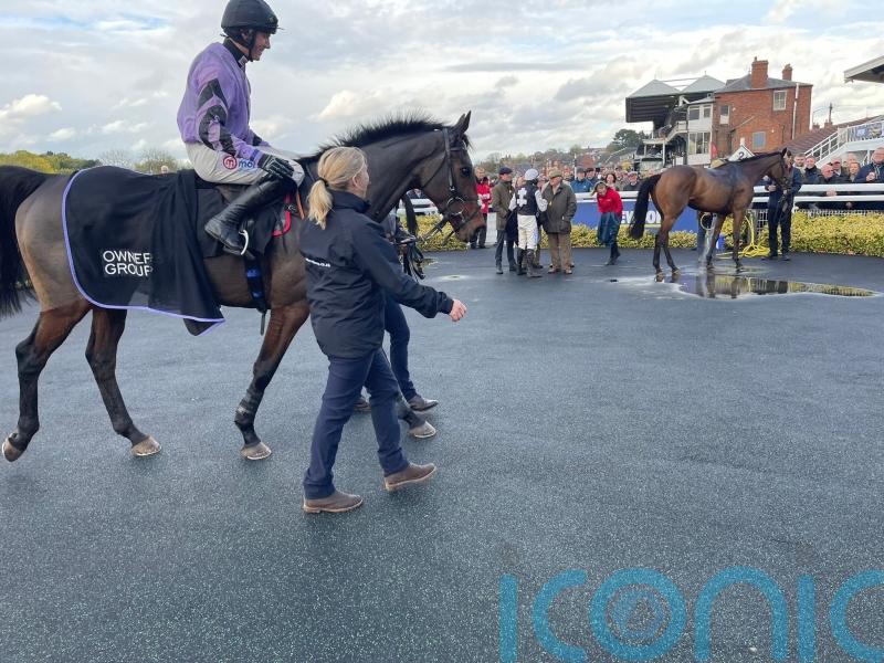 Stage Star puts in flawless performance on fencing debut at Warwick