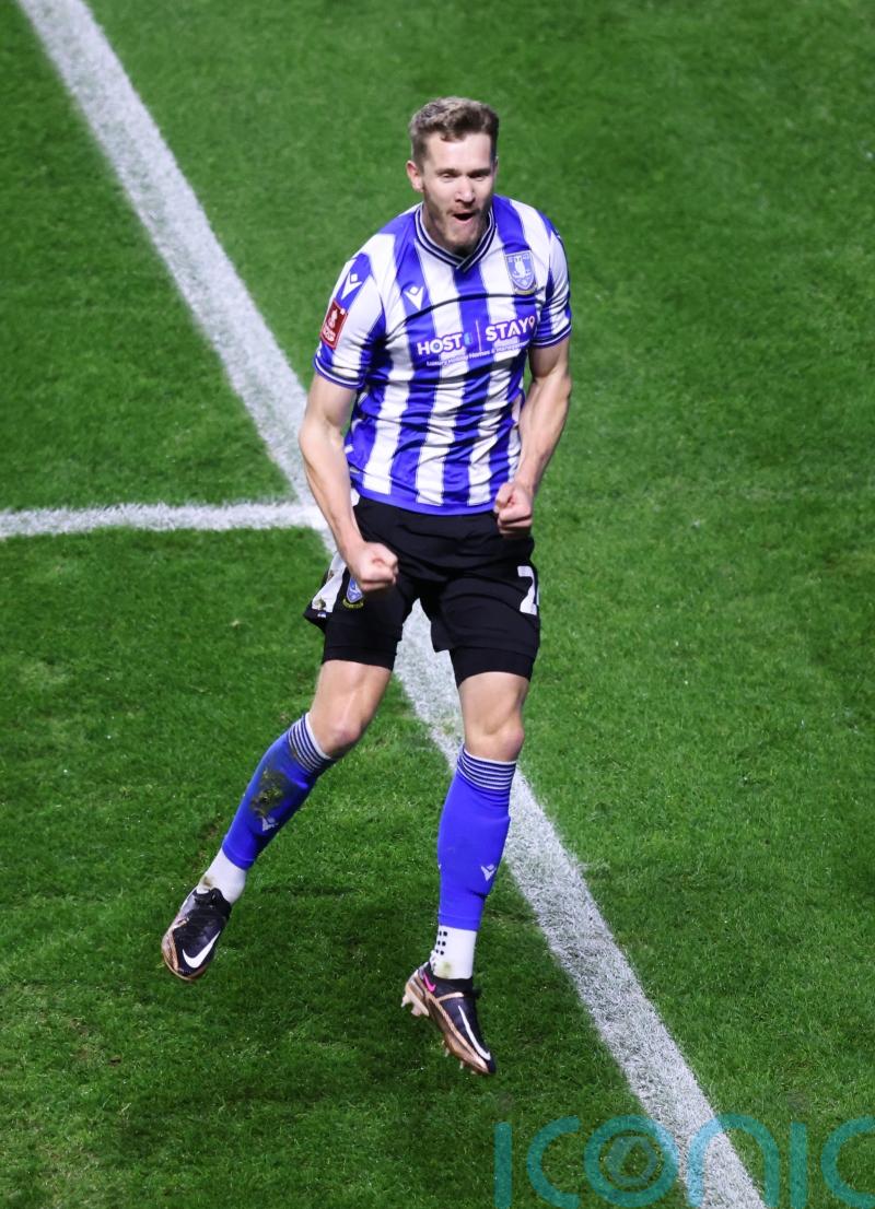 Michael Smith’s late double sees Sheffield Wednesday edge past Mansfield