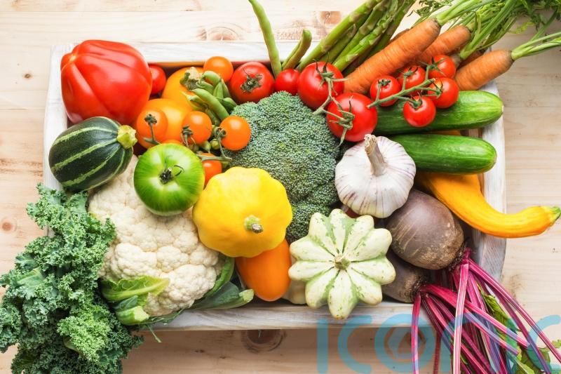 Diet rich in vegetables, whole grains and beans ‘cuts bowel cancer risk’