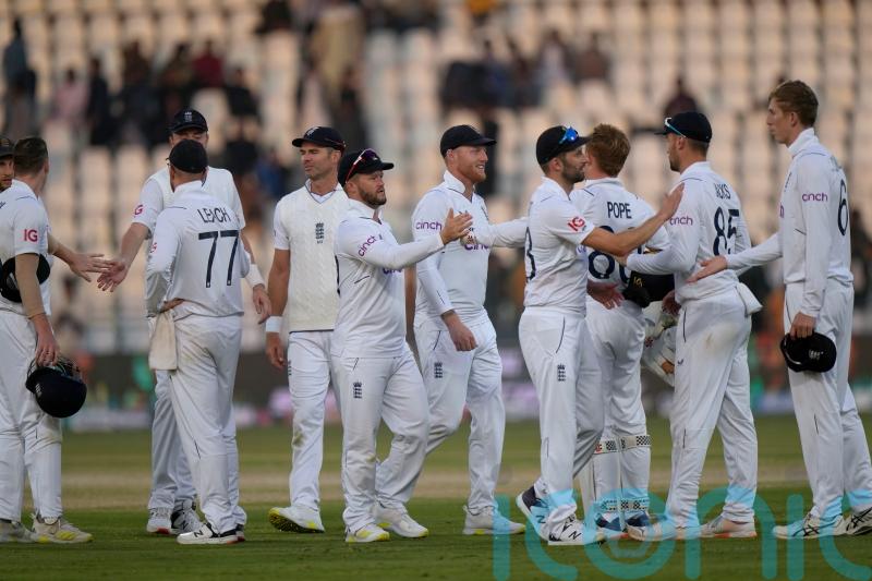 Marcus Trescothick hopes new ball boosts England victory bid on ‘massive’ Monday