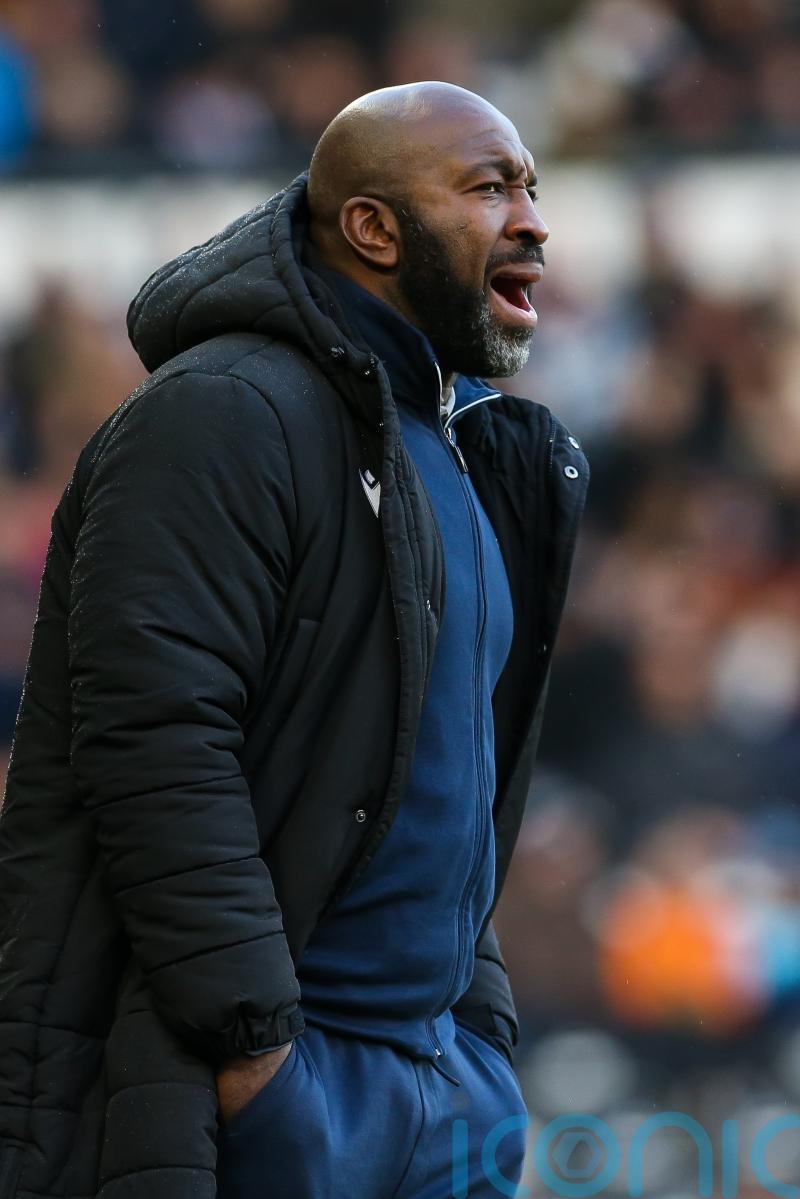 Darren Moore urges Sheffield Wednesday to keep fighting after Oxford stalemate