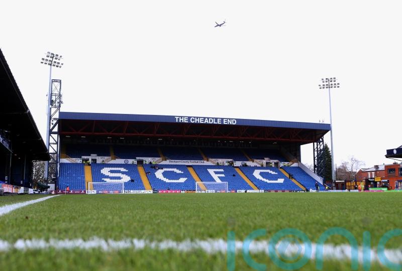 Play-off hopefuls Stockport and Bradford play out goalless draw
