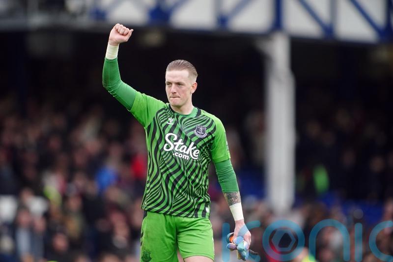 Jordan Pickford agrees new Everton contract