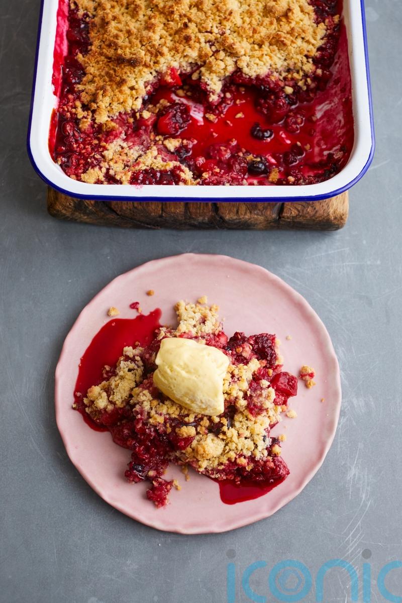 Jamie Oliver’s £1 frozen berry and apple crumble recipe