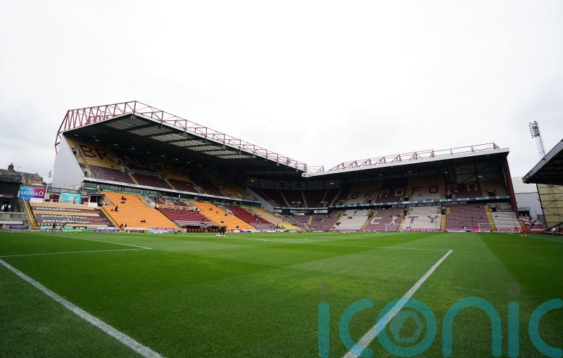 Bradford’s promotion hopes raised with convincing win over lowly Rochdale
